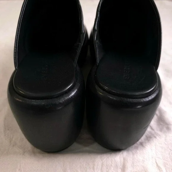 Everlane The Puffa Clog - Black/ Size 7.5 - Picture 5 of 8